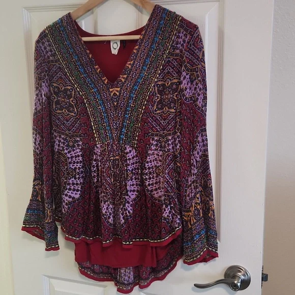 Anthropologie Akemi + Kin Flowy Top Small - Picture 2 of 6